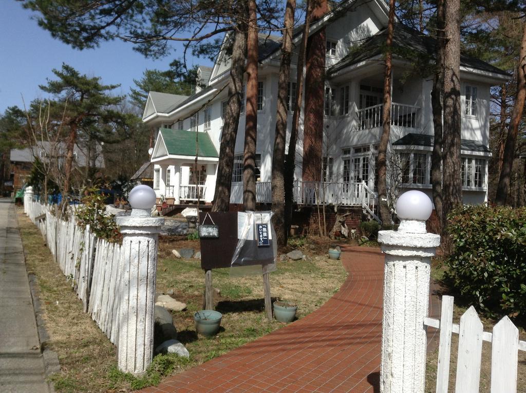 Petit Hotel And Restaurant Air Mail Хакуба Екстер'єр фото